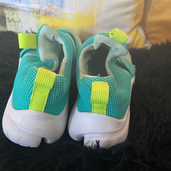 Nike - Picture 2 of 4